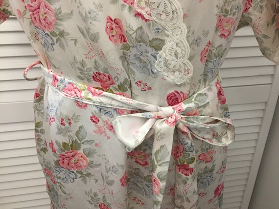 Vintage Barbizon short floral & lace front tie ro… - image 10
