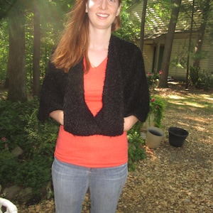 Vintage boucle wool black capelet with front pockets. Fully lined w/ black satin No label Probably handmade Perfect little top for anything
