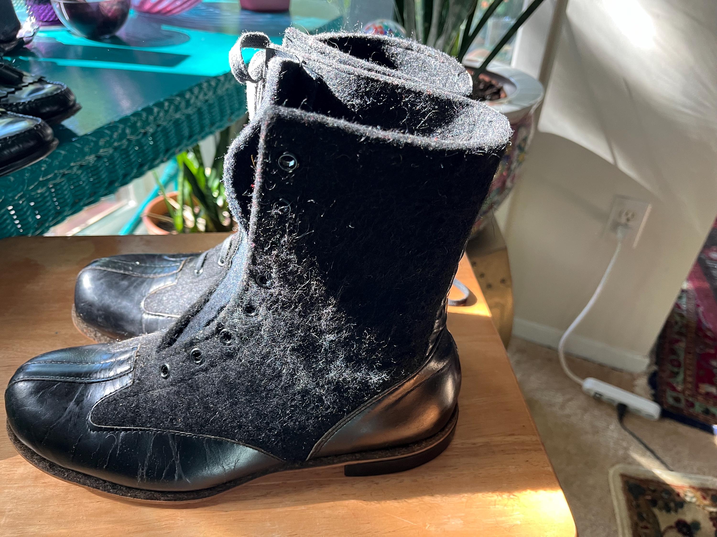 Black leather and wool lace up boots Vintage 1950’s Sears,Roebuck and CO Black Leather and Wool Lace up Boots Vintage 1950 main image 2
