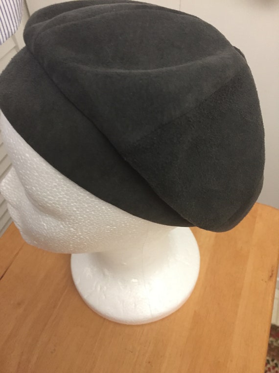 Vintage mid century charcoal gray suede hat beani… - image 8