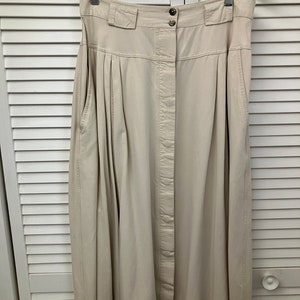 Beige midi full skirt with pockets and belt loops Vintage cotton rayon soft fabric Classic go with everything skirt Preppy to boho classic