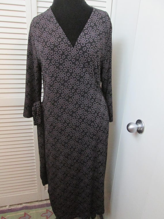 Classic vintage wrap dress with lots of stretch. B