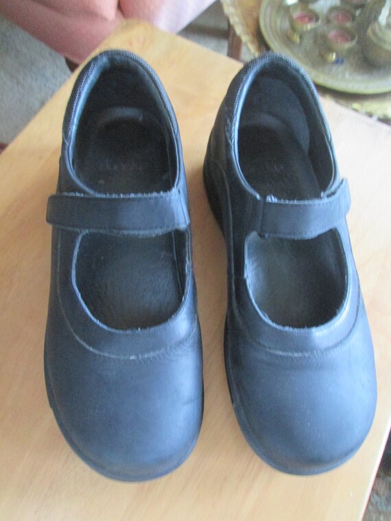 dansko flat shoes