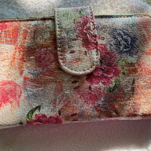 Vinilo abstracto floral cartera de mujer w snap cerrar monedero titular de efectivo y 9 titulares de tarjetas Guardián seguro etiqueta frontal cierre a presión Nunca usado X-Mas