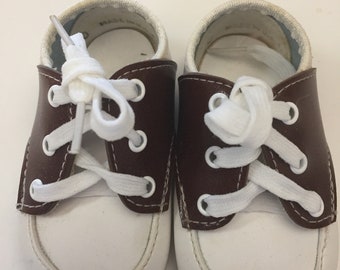 Talla infantil 0 Zapatos de silla de montar vtg marrones y blancos Made in USA cuero ligero Darling zapato de bebé vintage Abuelas deleite para su nieto