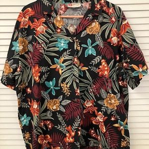Hilo Hattie Hawaiian shirt vintage cotton short sleeve mens XL Black with multicolored tropical flowers Classic retro hip mod vacation shirt