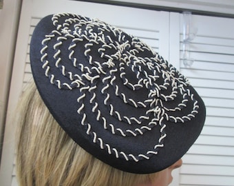 1930-50 dark blue white souchet trim flat beret saucer hat Audrey Hepburn Judy Garland evening ladies who lunch Jayne Claire Schiller label