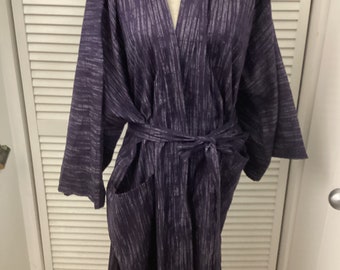 Japanese cotton kimono robe Unisex knee length 2 front pockets self belt dark navy w abstract white stripes Appears never worn 58" chest