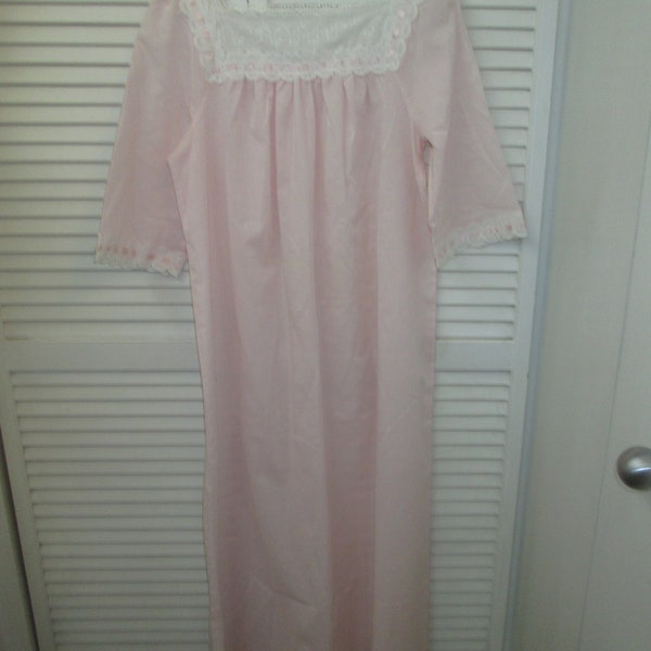 Vintage light pink and white trim long lightweight nightgown Made in USA Saks Fifth Avenue and IGLWU label. Like new condition. Summer gown