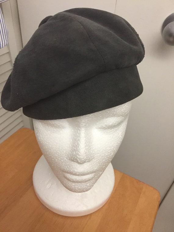 Vintage mid century charcoal gray suede hat beani… - image 1