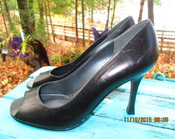 Vintage Stuart Weitzman classic timeless black leather open toe stilletto heel black leather heels. Size 8 1/2 M. Like new. Made in Spain.