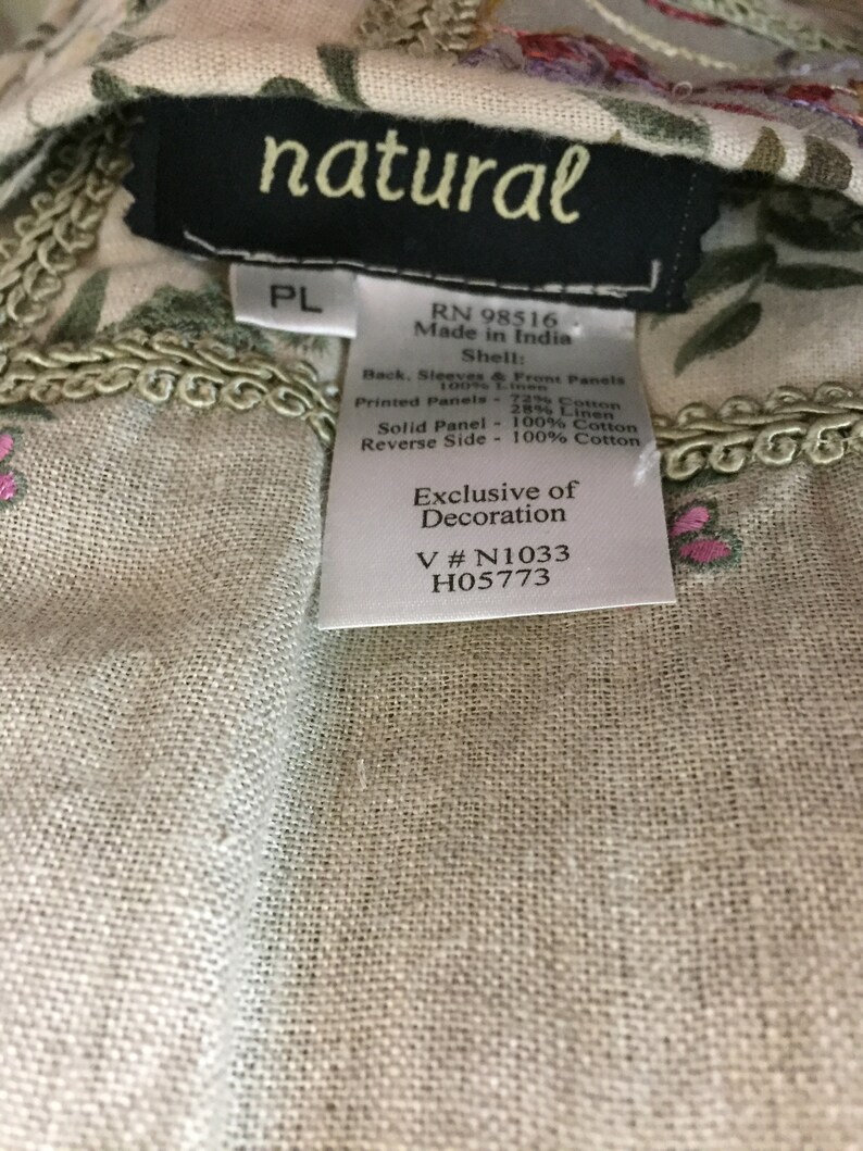 May include: A white tag with black text that reads "natural" and includes information about the fabric content and origin. The tag also includes the text "Exclusive of Decoration" and the numbers "V #N1033 H05773".