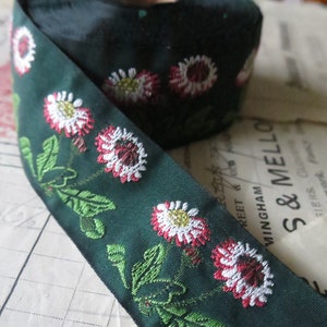 Daisies 32 mm Jacquard Woven Ribbon- Green