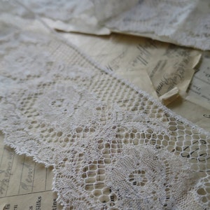 Off White English Nottingham Valenciennes Lace- Gossamer Fine Roses- 9,8 cm