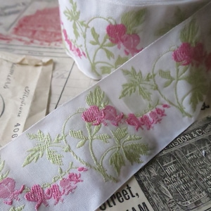 Bleeding Hearts 40 mm Jacquard Woven Ribbon- Pink & White