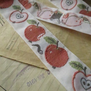 Apple & Worm- 32 mm Jacquard Woven Ribbon