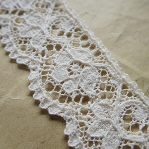 Ecru Nottingham Lace- Scalloped Raised Floral Guipure- 2.7cm