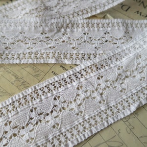 White English Nottingham Lace- Floral Waves Insertion Lace