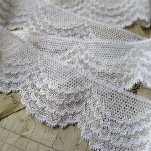 White English Nottingham Lace- Medium Frothy Triple Swags Point Lace