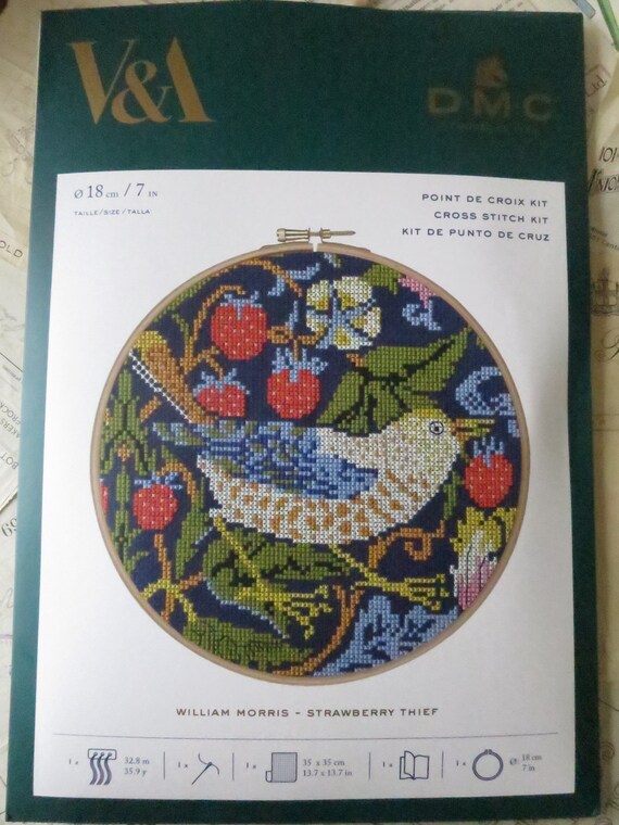 ウィリアムモリス“いちご泥棒”DMCクロスステッチ刺繍枠入り完成品