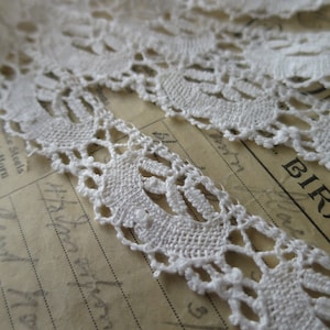 Off White English Nottingham Lace- Torchon Crescents- 3 cm
