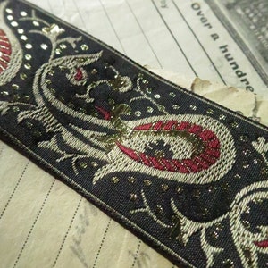 Gilded Paisley 32 mm Black & Red Jacquard Woven Ribbon