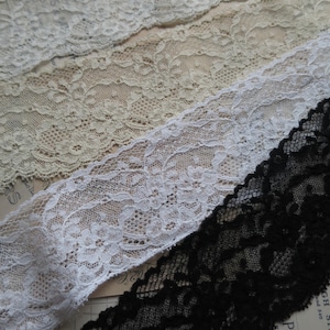 English Nottingham Lace- Frothy Floral Roses Swags Point Lace- 7cm