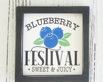 Panneau miniature du festival des bleuets, panneau de bleuets, décor de plateau à plusieurs niveaux, décor de bleuets, plateau à plusieurs niveaux, décor de bleuets miniatures, cuisine