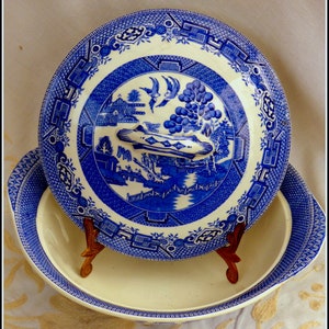 Blue Willow Ridgway vintage round lidded tureen, vegetable serving covered dish, English transferware china most loved pattern unique gift