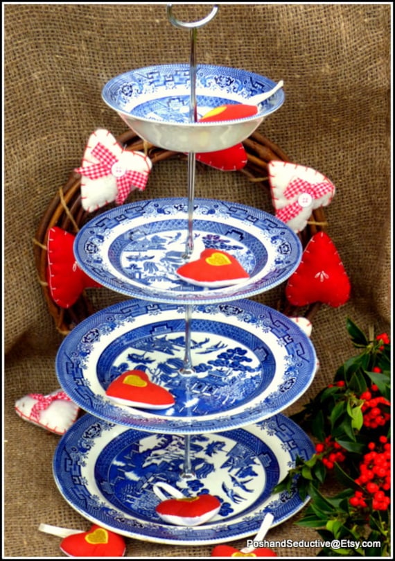 perfect festive celebration gift etagere Blue Willow Christmas four tier handmade cake stand bestselling iconic china pattern of all times