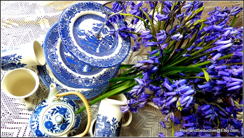 impressive look bigger capacity Churchill/'s famous Blue Willow pattern handmade three tier cake stand made of vintage large sized plates