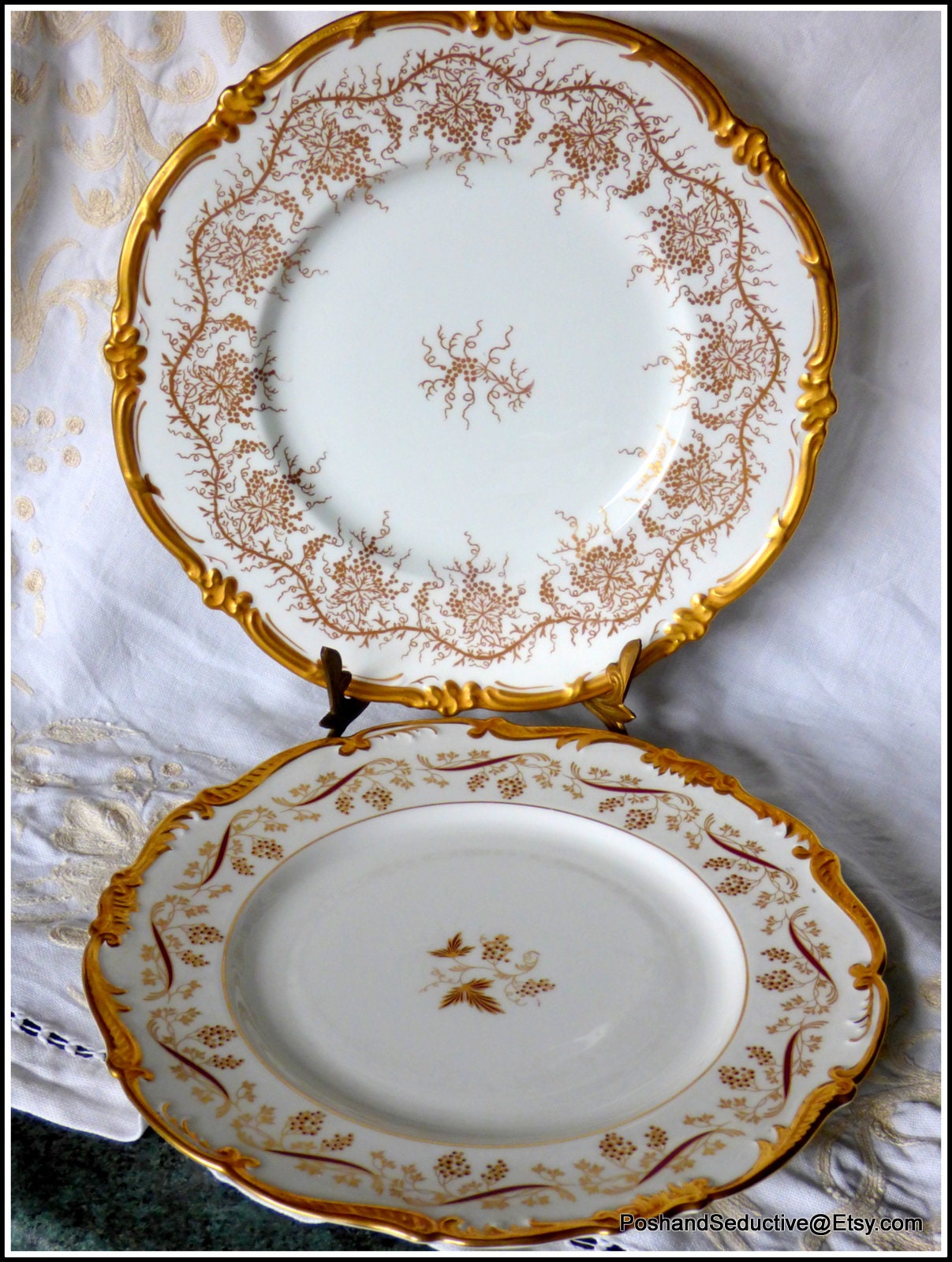 Display Cabinet Antique Dinner KING'S PLATE by Coalport Fine