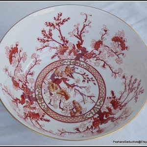 Rare large round footed bowl, fine bone china by Coalport Indian Tree Coral hand painted pattern exquisite top grade table centrepiece decor