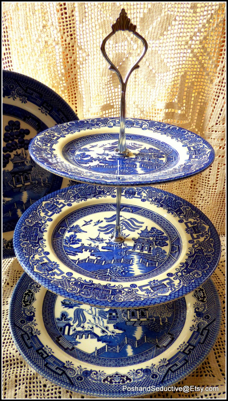 impressive look bigger capacity Churchill/'s famous Blue Willow pattern handmade three tier cake stand made of vintage large sized plates