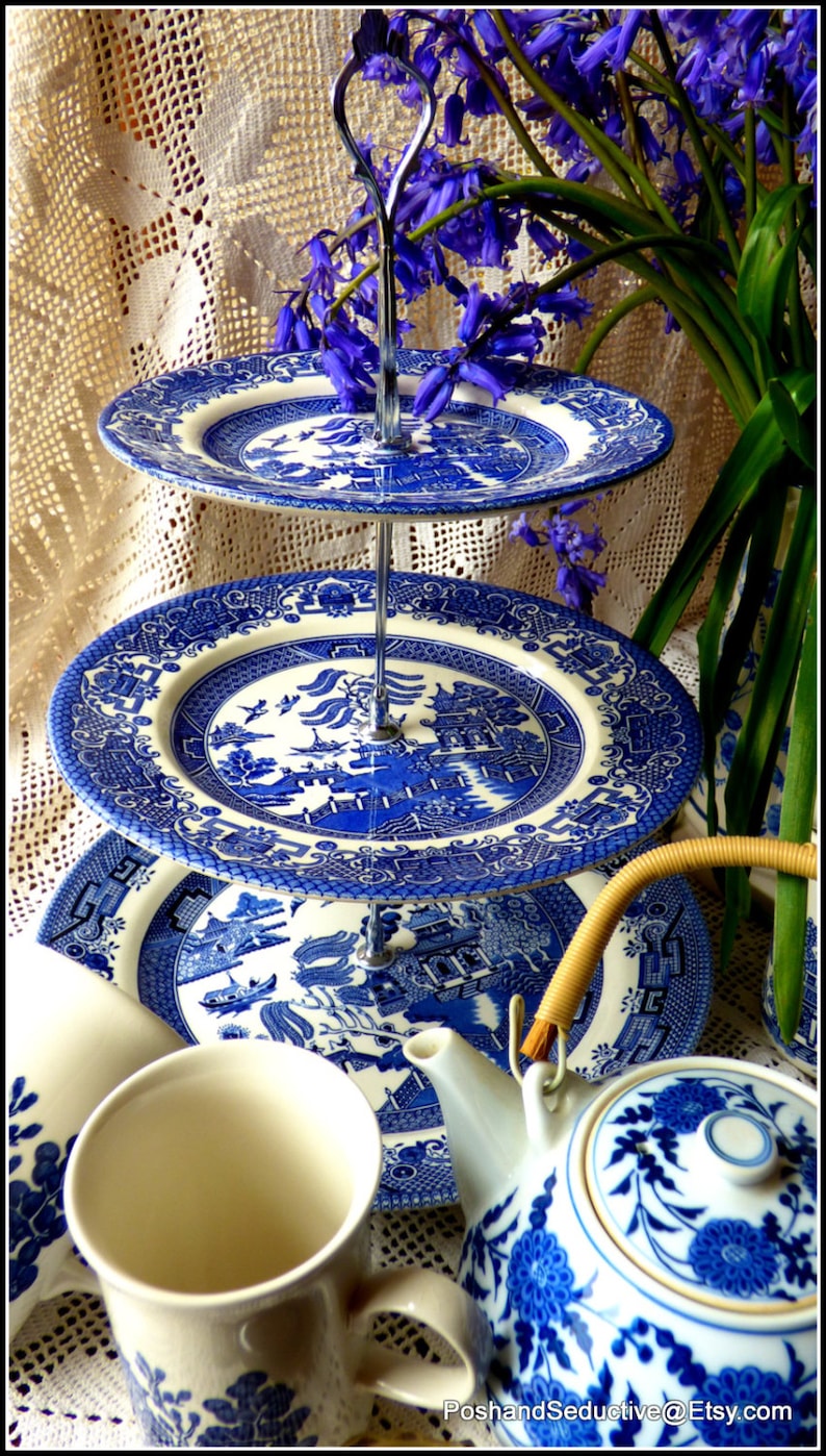 impressive look bigger capacity Churchill/'s famous Blue Willow pattern handmade three tier cake stand made of vintage large sized plates