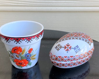 CHOICE Ukrainian Art planter or Egg Shaped Trinket box with Lid Folk Art Marusia Stefania
