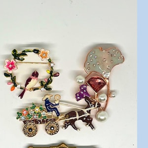 Vintage Colorful Floral Brooch Pin Lot Of 4 bird wreath wagon floral flowers, gold and rose gold colored metal