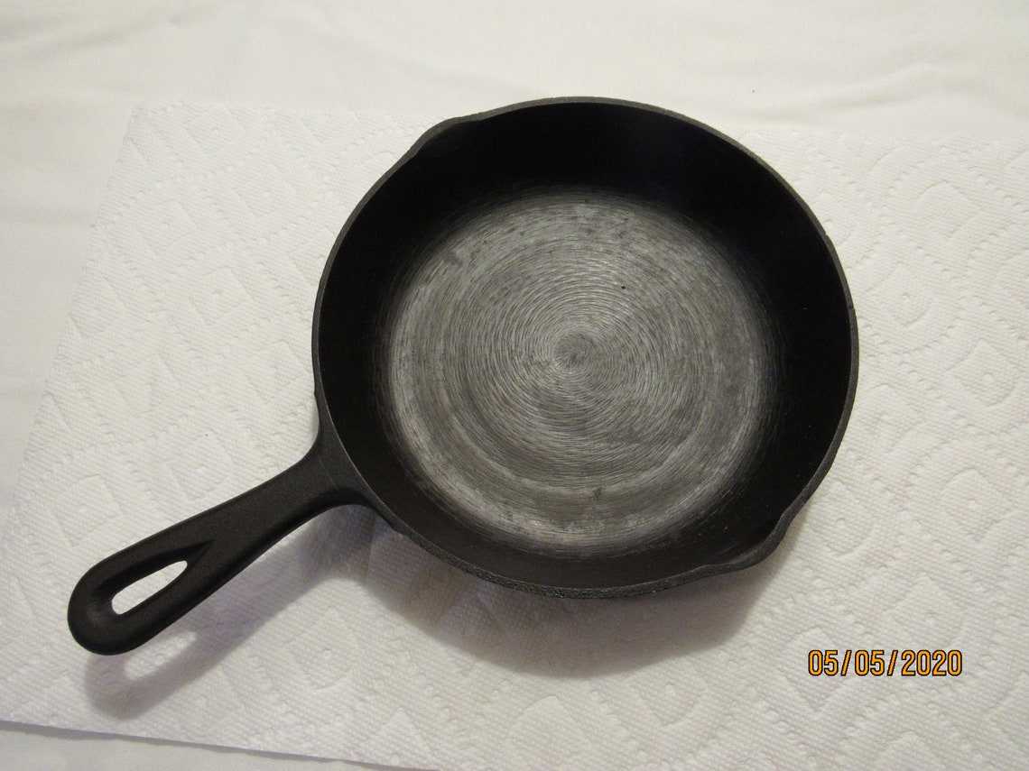 Cast Iron Skillet 1 Made In Korea Measures 8 Inches In Etsy
