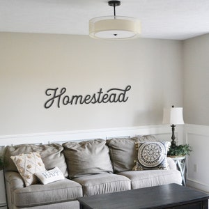 Placa de metal Homestead, placa de metal retrô, arte de parede de metal, palavras de metal para placa de homestead, decoração de parede de metal - inspiração simples - casa de fazenda