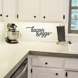 Placa de metal com bacon e ovos, arte de parede de metal, placa de bacon, palavras de metal, decoração de parede de metal, placas de metal - cozinha de fazenda - decoração de cozinha -