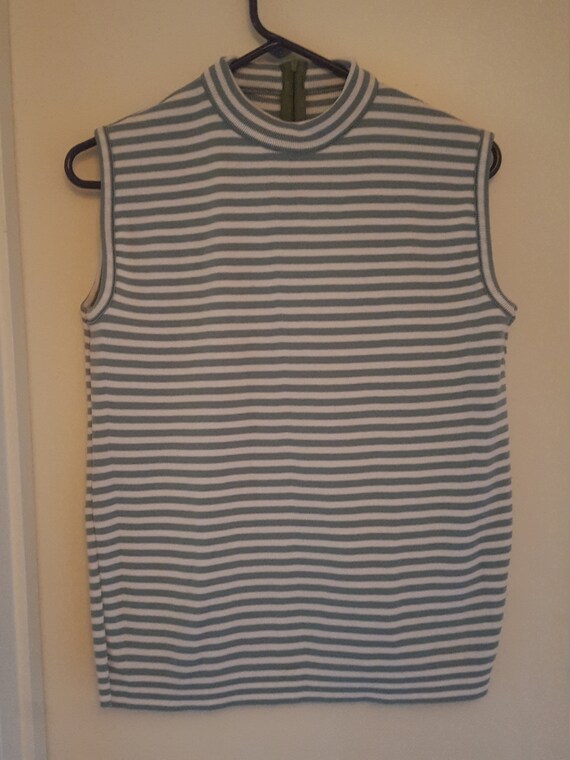 Set of 2 sleeveless vintage 1950s sweater tops