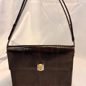Strukturerad läderväska från 1960-talet