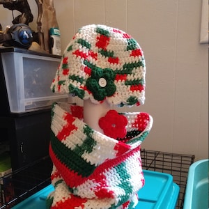 Girls Holiday Hat & Scarf Set