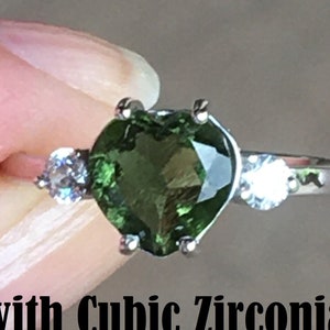 Gefacetteerde hartvorm moldaviet sterlingzilveren ring - museumkwaliteit - meteorietglas, kristaltektiet, kristallen ringen, gefacetteerde edelsteenring