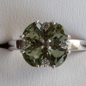 Sterlingzilveren ring met moldaviet klaverblad met 4 x 5 mm biljoen moldavietfacetten - museumkwaliteit - meteorietglas, gefacetteerde edelsteenring