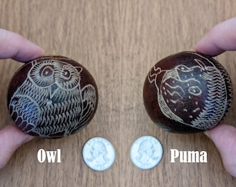 Sonajero Shipibo tallado a mano en forma de huevo con diseño de búho/Puma de Perú - Elija entre 4 sonajeros - Shaker, Maraca, Instrumentos chamánicos, Medicina