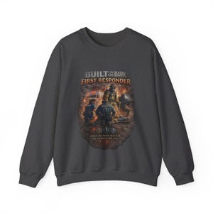 Erbaut im Dunkeln Ersthelfer Sweatshirt, EMT Geschenk, Sanitäter Sweatshirt, Ersthelfer Kleidung, Rettungsdienst Geschenk Bild 2