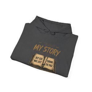 Sweat à capuche chrétien, je pensais que mon histoire était terminée, mais Dieu ne faisait que tourner la page Sweat à capuche, sweat à capuche basé sur la foi, cadeau religieux, cadeau chrétien. image 4