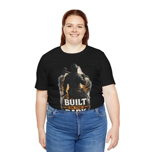 Chemise de travailleur construite dans le noir, T-shirt motivant pour le travail, Cadeau avec col bleu pour homme, Chemise d'ouvrier du bâtiment, Électricien, artisan image 3