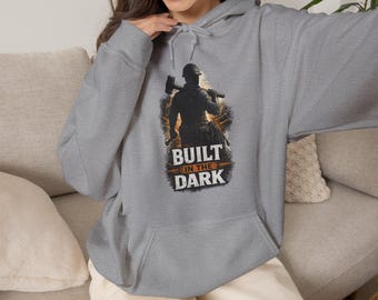 Errichtet im dunklen Arbeiter Hoodie, harte Arbeit Motivations Hoodie, blauer Kragen Geschenk für Männer, Bauarbeiter Hoodie, Elektriker Geschenk,